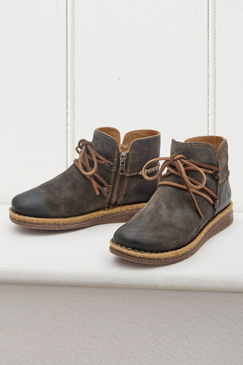 Calyn Boots by Børn®