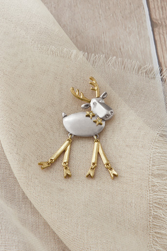 Moose in Motion Pin